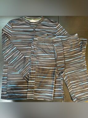 Kids Cuddl Duds Gray and Black Stretch Base Layer Thermal Set